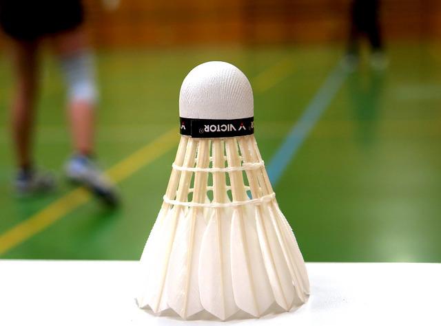 badmintonový míček